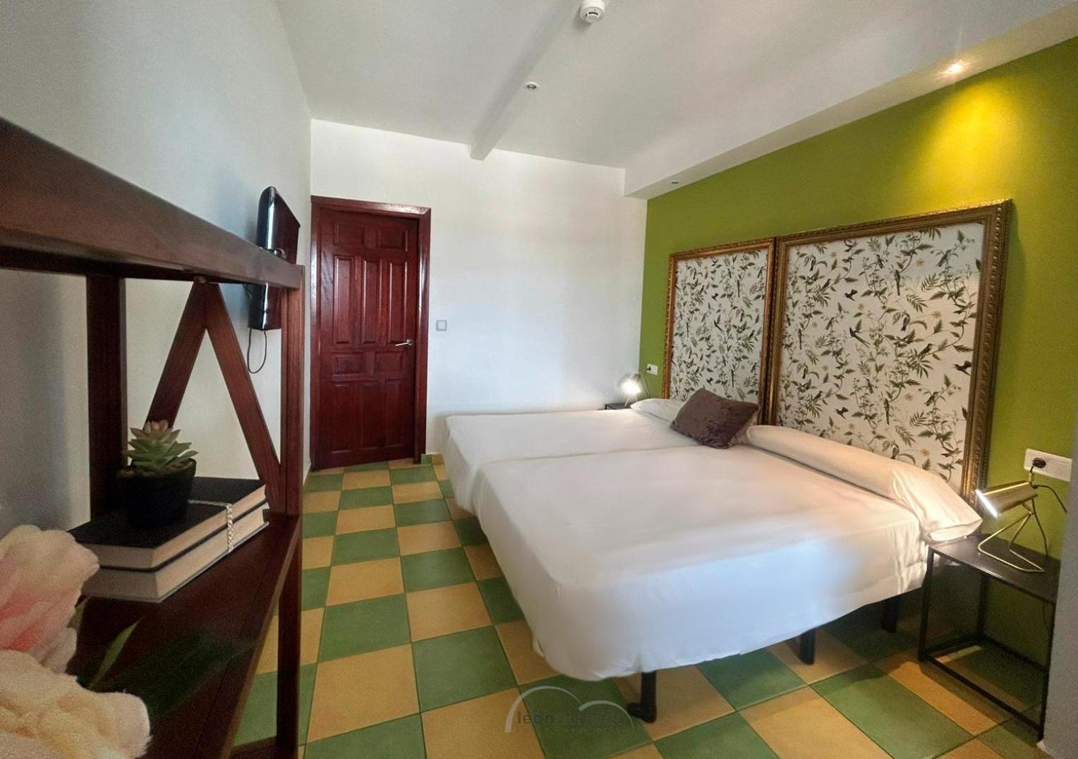 Leon Dormido Rooms & Apartments